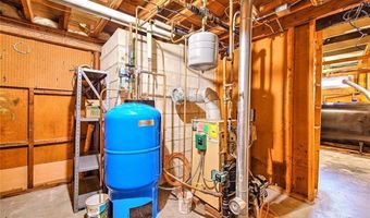 98 Iroquois Rd, Cumberland, RI 02864