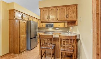 7454 Upper 24th St N, Oakdale, MN 55128