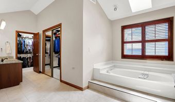 9015 Admirals Pointe Dr, Indianapolis, IN 46236