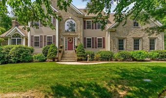 16 Leonard Dr, North Smithfield, RI 02896