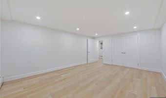 21 E Central Ave, Bergenfield, NJ 07621