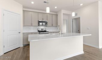 353 Maddox Dr, Aberdeen, NC 28315