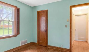 421 W College St, Aurora, MO 65605
