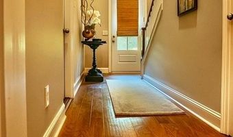 1718 W FARMVILLE Rd, Auburn, AL 36830