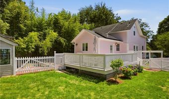 21 Clinton Ave, Newport, RI 02840