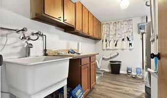 1041 S Columbus Cir, Ashland, OH 44805