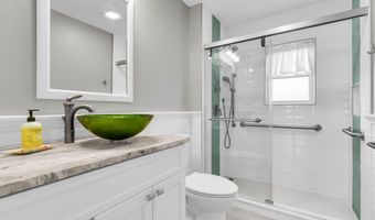 9 King James Ln, Atlantic Highlands, NJ 07716