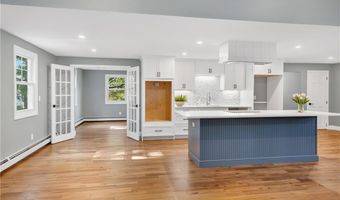 138 Oliphant Ln, Middletown, RI 02842