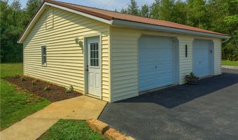 706 Hall Rd, Clay, PA 16001