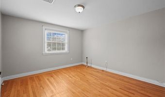 21 Delway Rd, East Providence, RI 02914