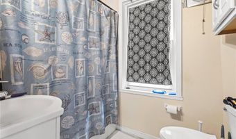 9 Southern St, Cranston, RI 02920