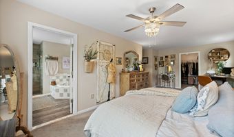 48 Poplar St, Beachwood, NJ 08722