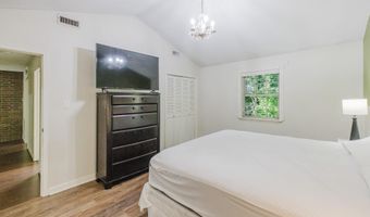 624 Woodland Dr, Benton, AR 72019