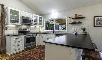 1000 Ivy Ln, Ashland, OR 97520