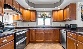 33 Wapping Dr, Bristol, RI 02809