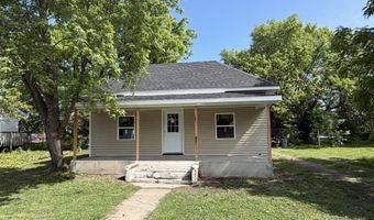 305 E Rock St, Aurora, MO 65605