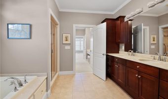 10 Hillside Ct, East Greenwich, RI 02818