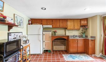 74 Third St, Newport, RI 02840