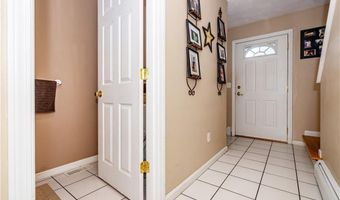 65 Jeri Lynn Cir, Warwick, RI 02886