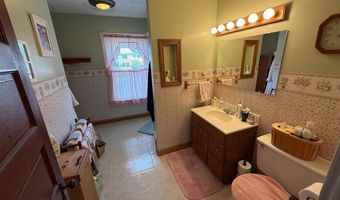 20-24 Church St, Barre, MA 01074