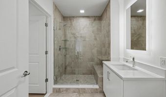 701 N HENRY St 206, Alexandria, VA 22314