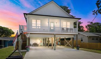 220 Pelican Dr, Atlantic Beach, NC 28512