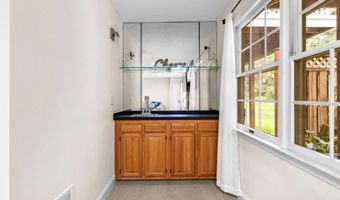 10023 STERLING Ter, Rockville, MD 20850