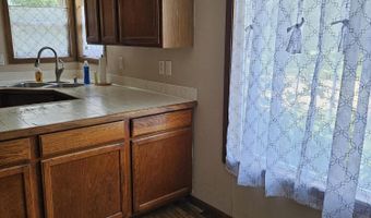 1023 N 1st St, Aberdeen, SD 57401