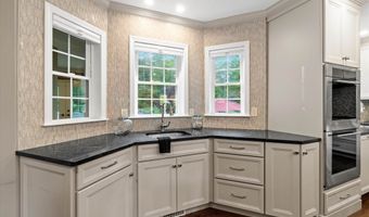 104 Windsor Dr, Auburn, NH 03032