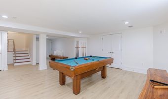 9715 SINGLETON Dr, Bethesda, MD 20817