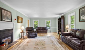 17 Schuyler Hills Rd, Albany, NY 12211