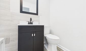 10 W 41st St, Anderson, IN 46013