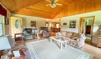 3702 Round House Rd, Aurora, MO 65605
