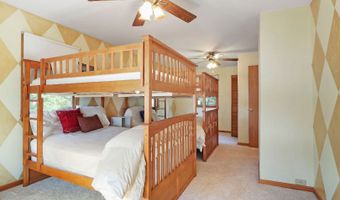 42385 N Woodbine Ave, Antioch, IL 60002