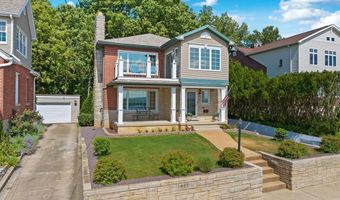 711 Riverview Dr, Alton, IL 62002