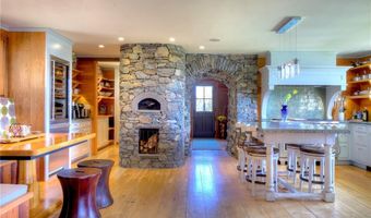 294 Ocean Ave, Newport, RI 02840