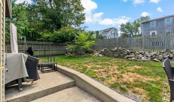 33 Wapping Dr, Bristol, RI 02809
