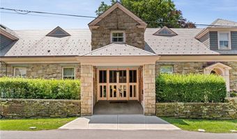 2 Hazard Ave, Newport, RI 02840