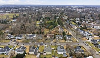 18 Gaylore Dr W, Amityville, NY 11701