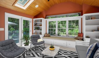 10 Buttonwood Rd, Bedford, NH 03110