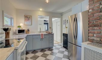 220 Narragansett Ave, Barrington, RI 02806