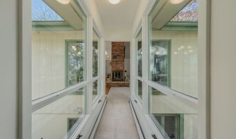 15 Goulart Dr, Bozrah, CT 06334