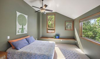 940 Pinecrest Ter, Ashland, OR 97520