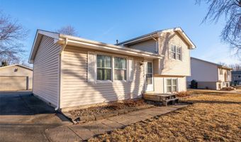 1005 6th St NW, Altoona, IA 50009