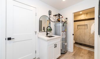 5041 POKE St, Hilo, HI 96720