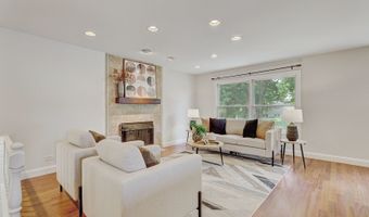 223 W Tanglewood Dr, Arlington Heights, IL 60004