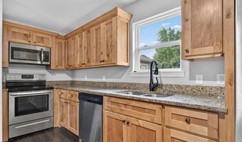 702 9th St, Barling, AR 72923