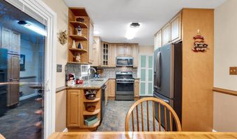 46 Bowline St, Beachwood, NJ 08722