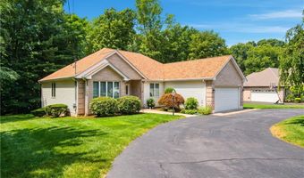 7 Foxwood Dr, Lincoln, RI 02865