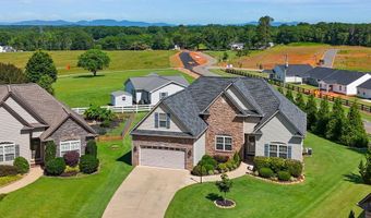 330 War Emblem Dr, Boiling Springs, SC 29316